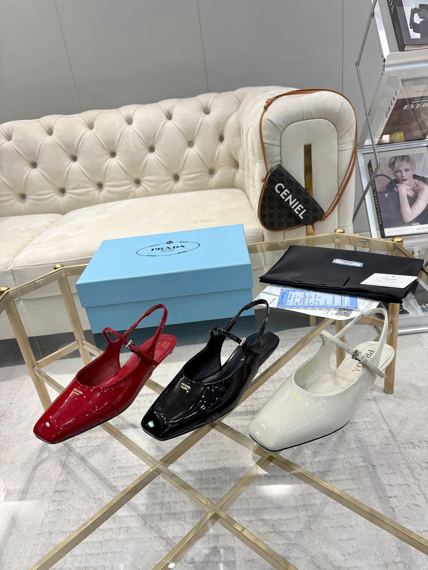 👟👟Ex-factory price 560👟👟 (imitation leather bottom-20) New arrival 👉Ready stock👈Remove the original board and make a 1:1 replica‼ ️ The highest version of Prada's early spring catwalk hot style 😘The latest spring style Retro Mary Jane series Genuine leather sole Simulated leather sole A must-have for goddesses Super comfortable on the feet to reduce age 👉The upper is made of imported cowhide leather Comfortable small square toe Retro and playful Lining + foot pads Imported sheepskin lining Breathable and comfortable (1.5 high small insert heel) Duplicate private molded buckles (all original logos) Code number 35M-39M (34 40 41 42 customized, non-refundable and non-exchangeable)✅
